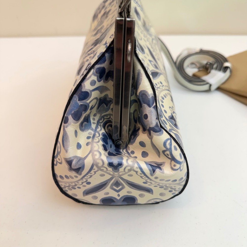 NEW Patricia Nash Italian Folklore Kelmscott Frame Bag White Blue Floral Clutch - Picture 5 of 10